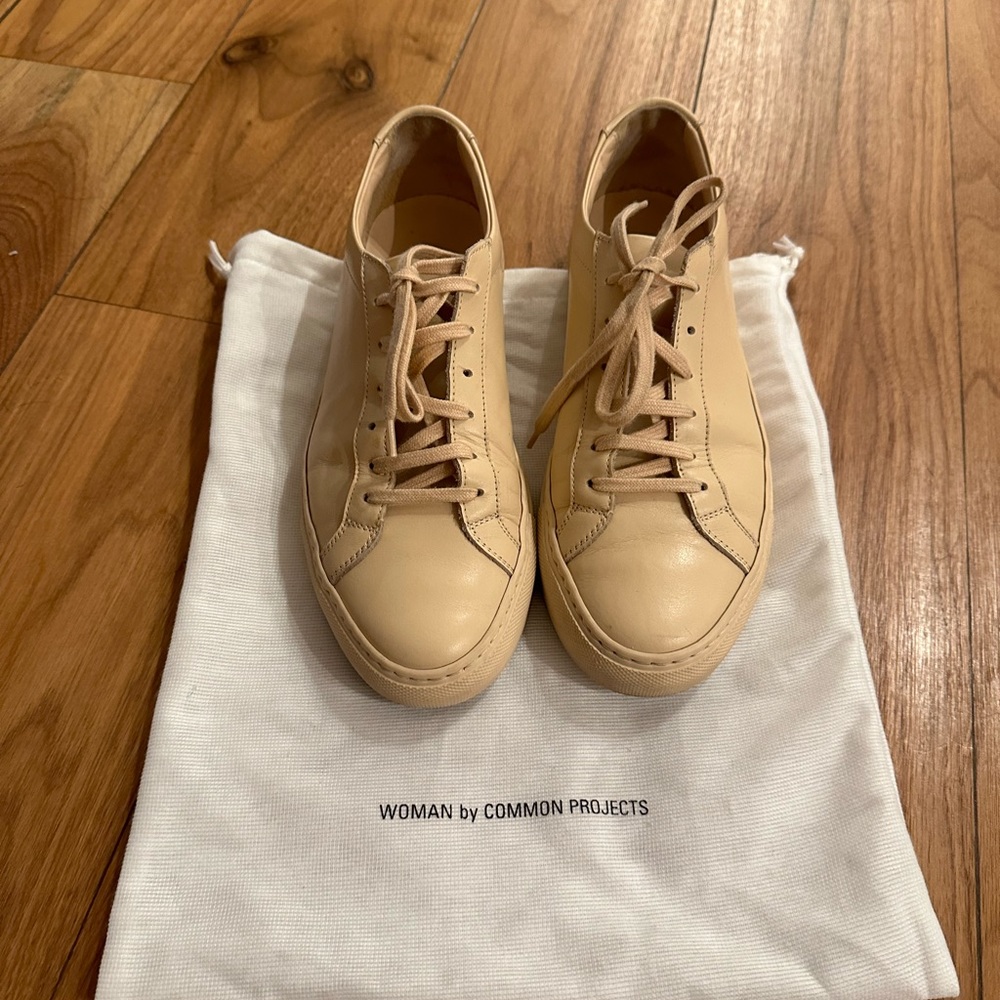 Women’s Achilles Low Top Common Project Sneakers - Picture 4 of 9